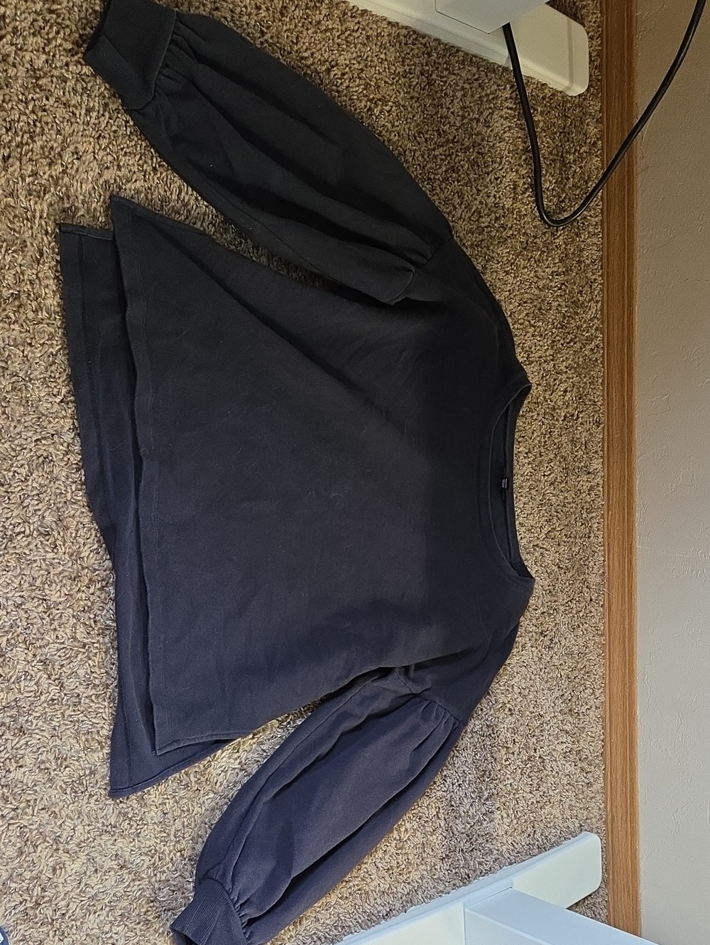 ANA Cropped Balloon Sleeve Crewneck Shirt With Split Hem